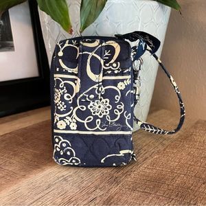 EUC—Vera Bradley All in One Wristlet Navy blue